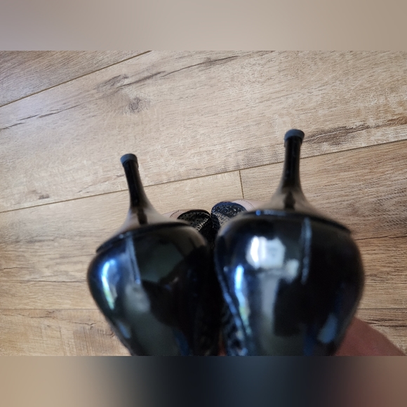 Vintage Prada Peep Toe Heels Pumps EU 38 Patent Leather Perforated - Picture 6 of 9